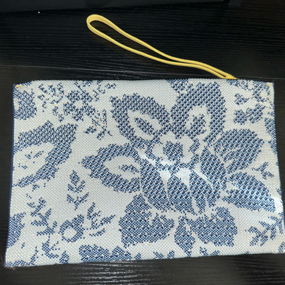 Rothy's | Blue and Yellow Floral Essential Pouch | Jardin Blue - Picture 2 of 6